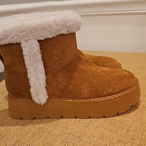 Time and Tru Brown Winter Boots with White Faux Fur